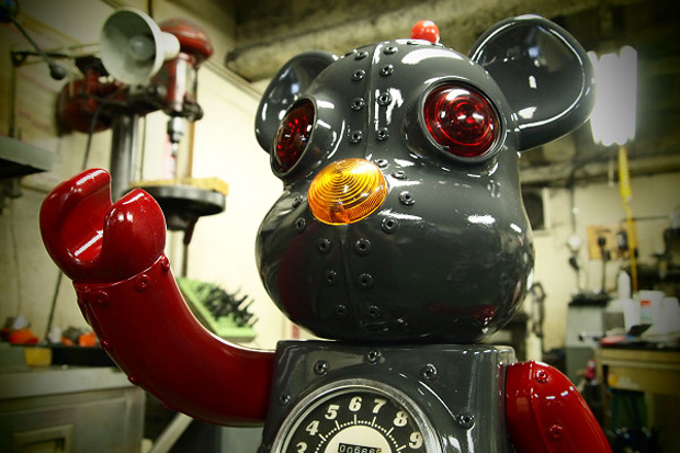 custom-tin-robot-bearbrick-neighborhood-1